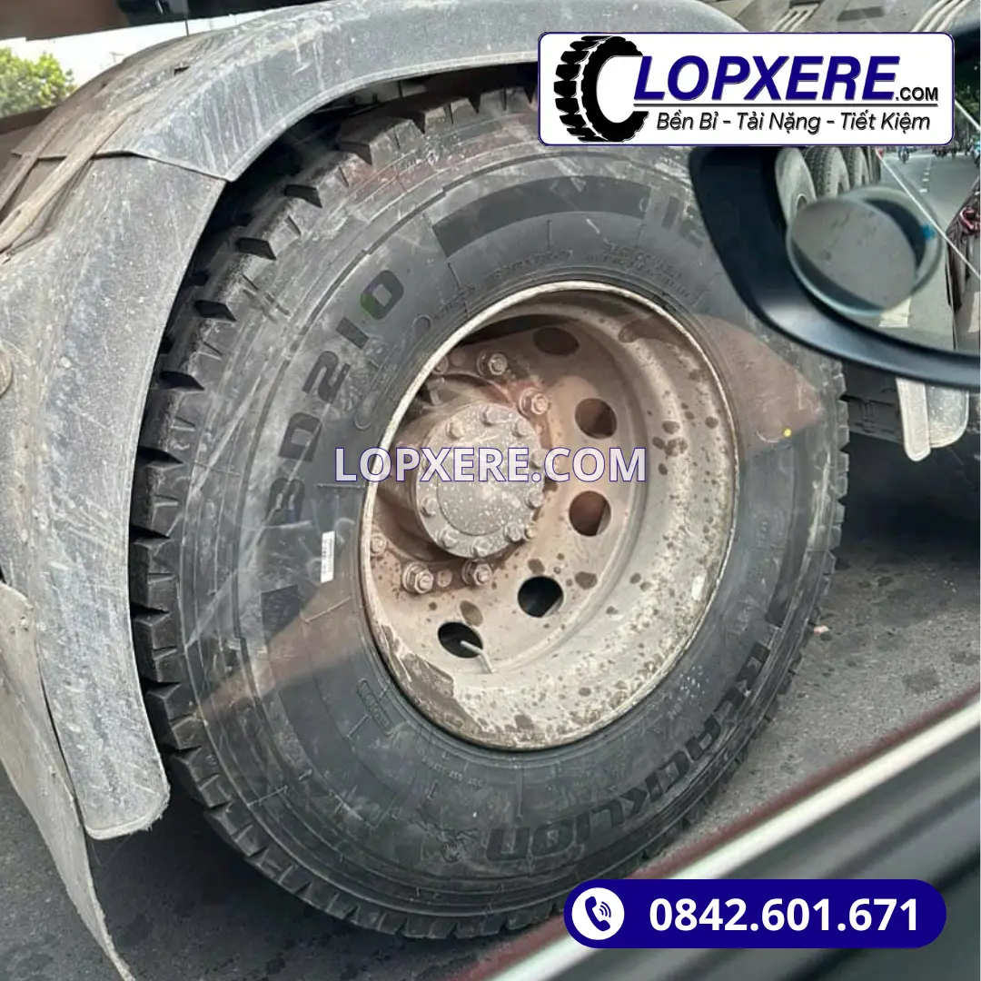 Lốp xe đầu kéo Blacklion BD210 12r22.5 gai ngang 18PR giá tốt