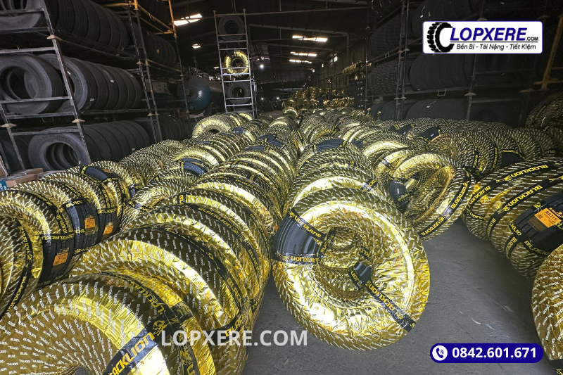 kho-vo-xe-11.00r20-thuong-hieu-blacklion-cua-lop-xe-re
