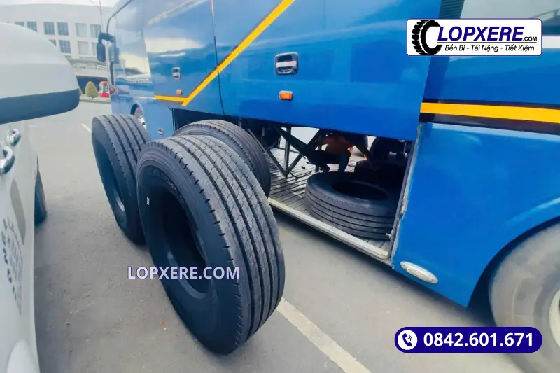 lop-xe-tai-bt165-12r22.5-gai-xuoi-thang-cho-do-ben-len-den-140.000-km