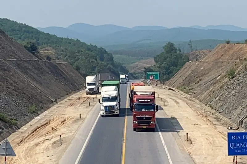 Không nên sử dụng lốp xe tải tái chế để chạy đường dài