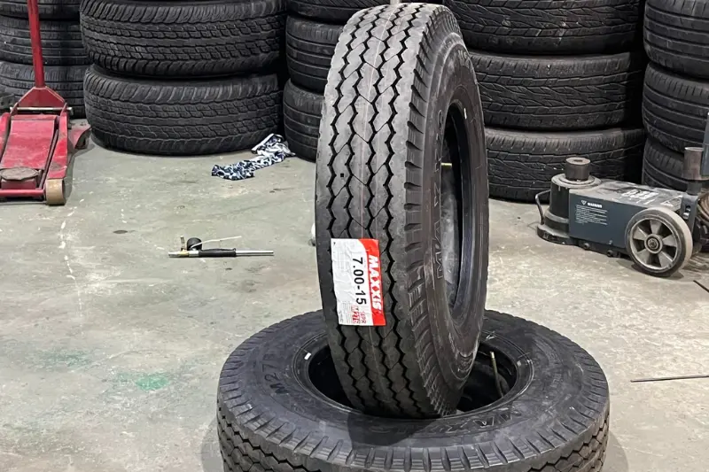 Lốp xe tải Maxxis có giá dao động từ 7 đến 10 triệu đồng cho 1 chiếc lốp