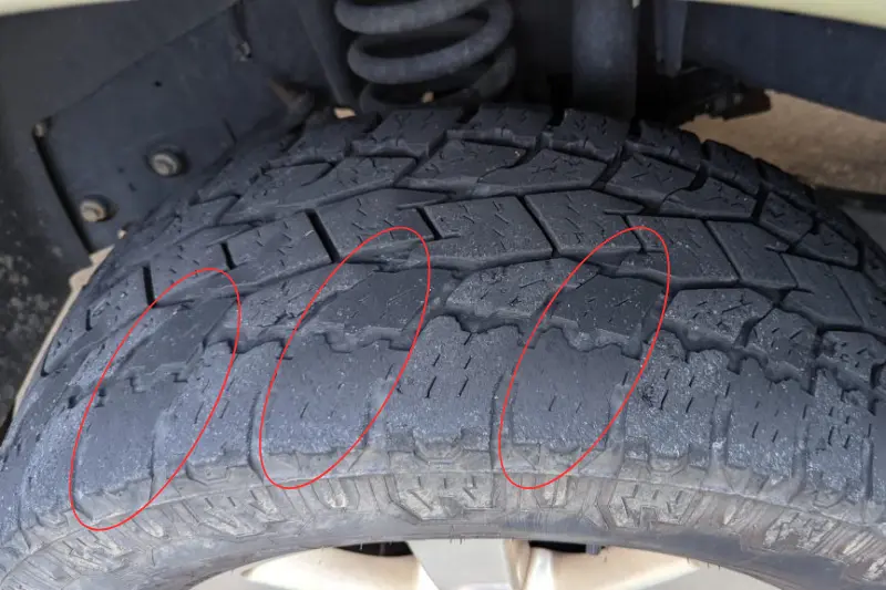 Lốp xe tải mòn theo kiểu gợn sóng