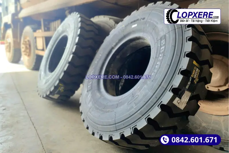 Lốp Blacklion với độ bền cực cao nhờ rãnh gai sâu và thoát nhiệt tốt