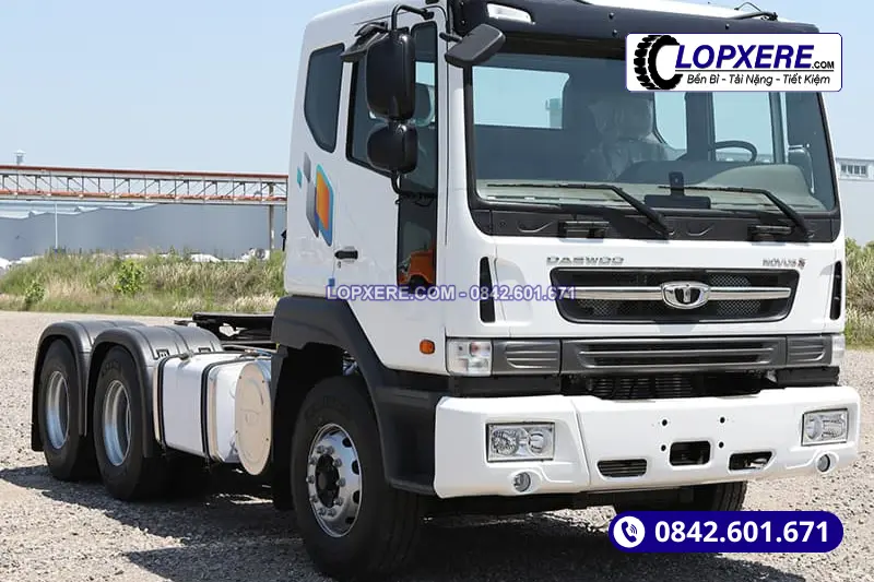 Xe đầu kéo Daewoo Novus sử dụng vỏ 1100r20