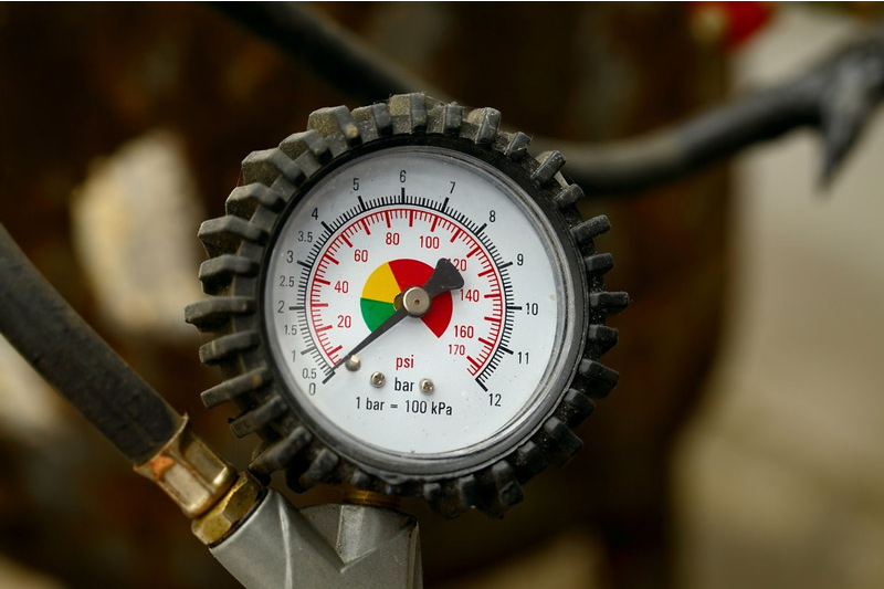 Áp suất lốp xe tải là gì? Bơm hơi mức bao nhiêu?